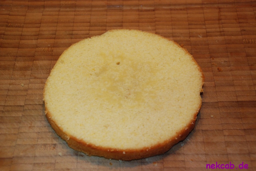 Weiße Schokoladentorte nach Sacher Art mit Fondantüberzug - nekcab