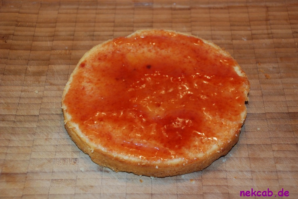 Weiße Schokoladentorte nach Sacher Art mit Fondantüberzug - nekcab