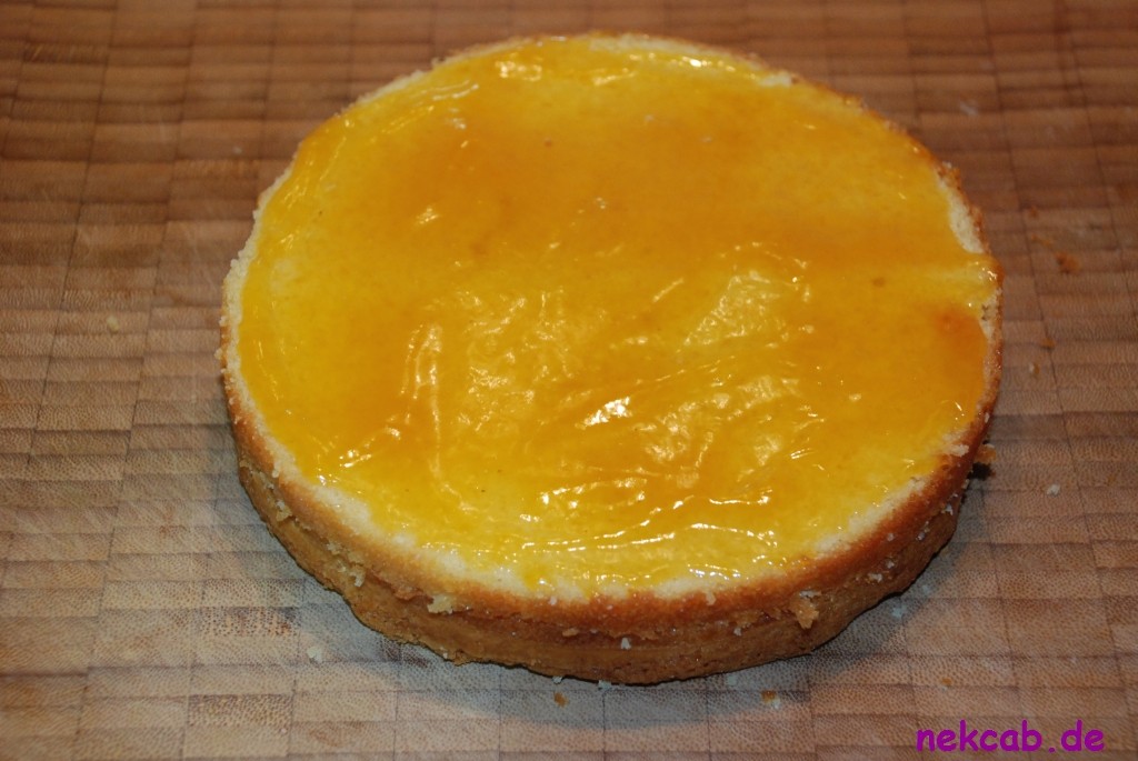 Weiße Schokoladentorte nach Sacher Art mit Fondantüberzug - nekcab